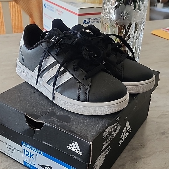 Kids black and white size 12 adidas sneakers - Picture 6 of 6